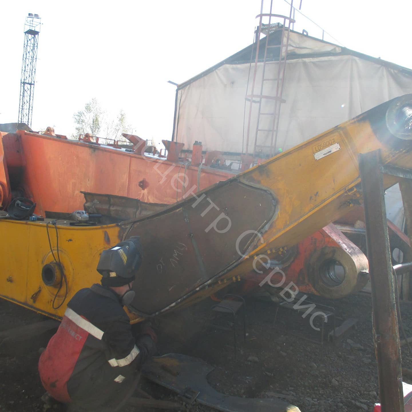 Ремонт стрелы экскаватора JCB